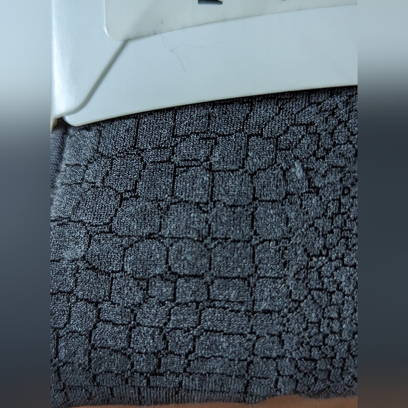 4 for $25 - HUE - Opaque Crocodile Luster tights - Picture 4 of 4